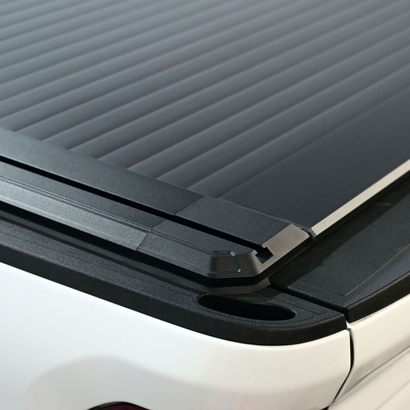 Westin 17-26 Ford F-250/F-350/F-450/F-550 SD 6ft 10in Bed Manual Retractable Tonneau Cover - Black