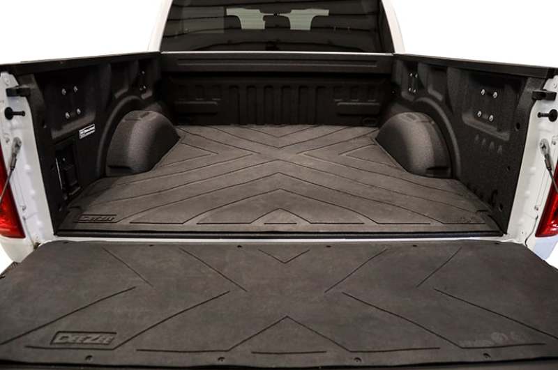 Deezee 19-23 Chevrolet Silverado Heavyweight Bed Mat - Custom Fit 5 1/2Ft Bed (X Pattern)