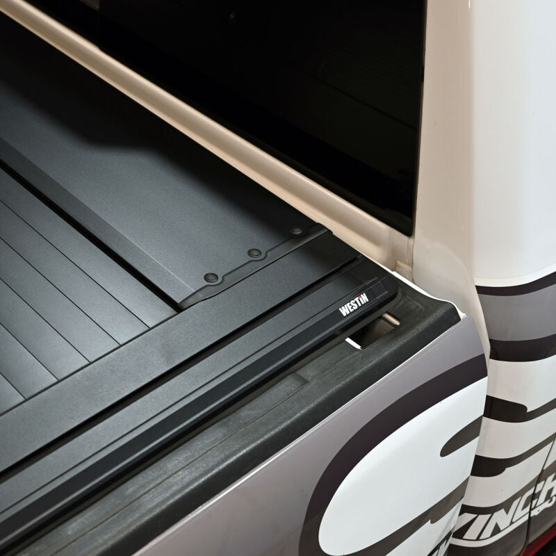 Westin 19-26 Ram 1500 (New Body)(Excl. RamBox) 5ft 7in Bed Manual Retractable Tonneau Cover - Black