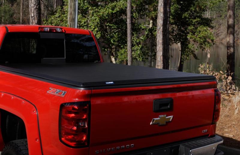 Lund 88-99 Chevy C1500 Fleetside (8ft. Bed) Hard Fold Tonneau Cover - Black